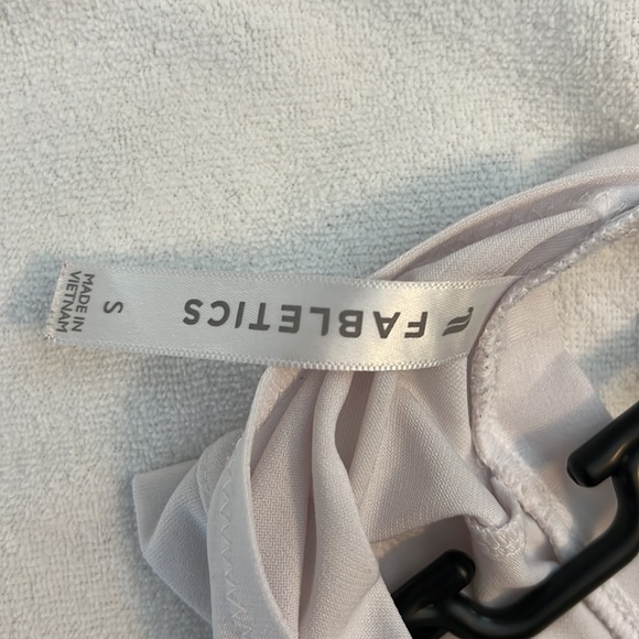 FABLETICS TOP BUNDLE - 3 tops - Picture 3 of 8